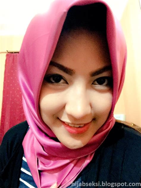 hijab nyepong bokep|Indonesia Hijab Nyepong Porn Videos .